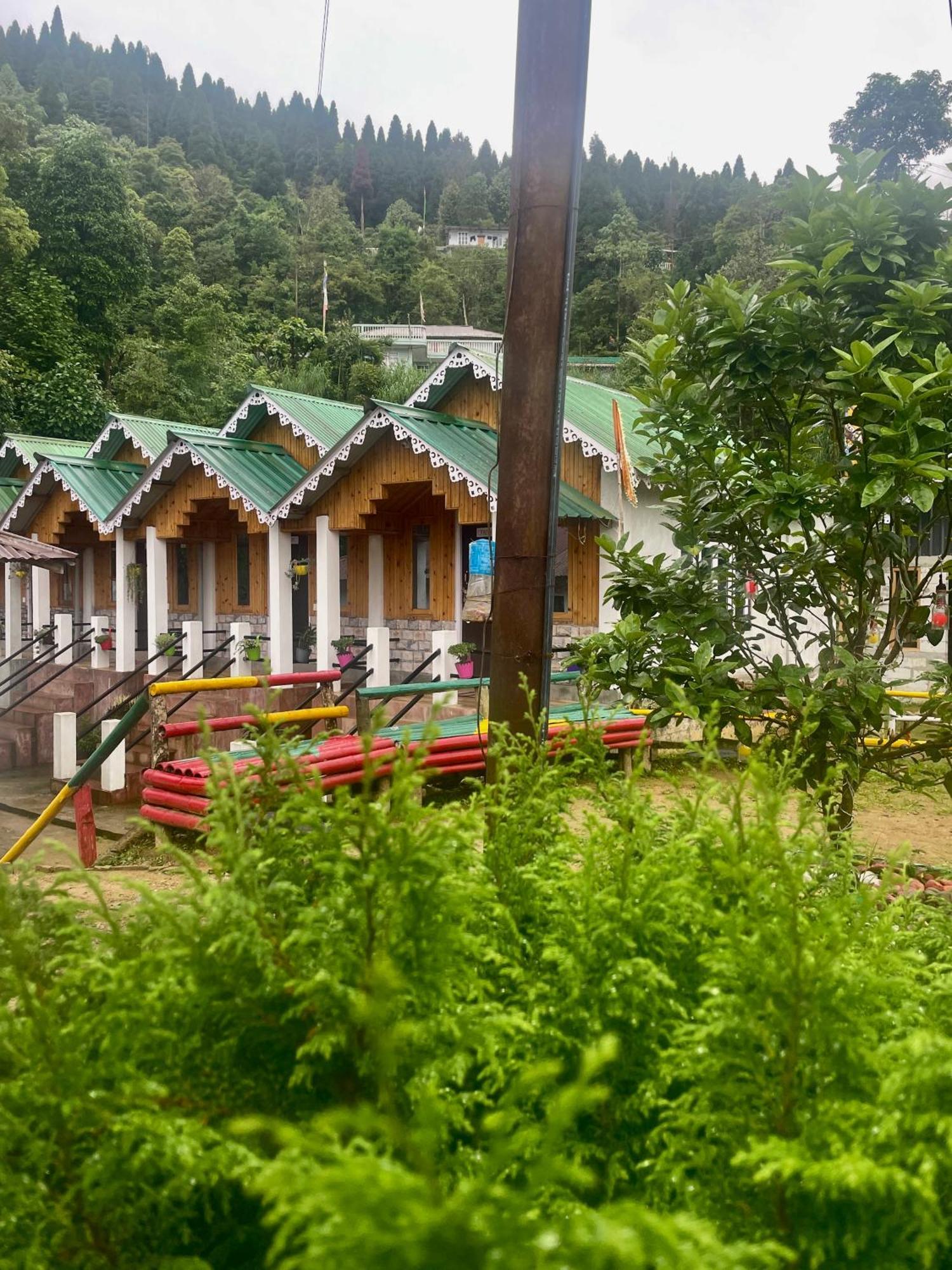 Montavilla Eden Sittong *