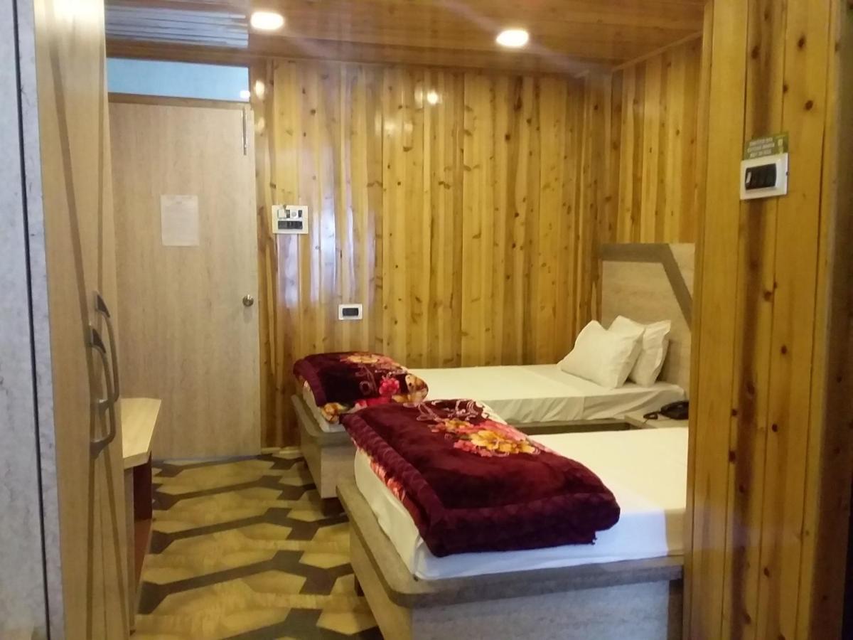The Kaizer Valley Hotel *